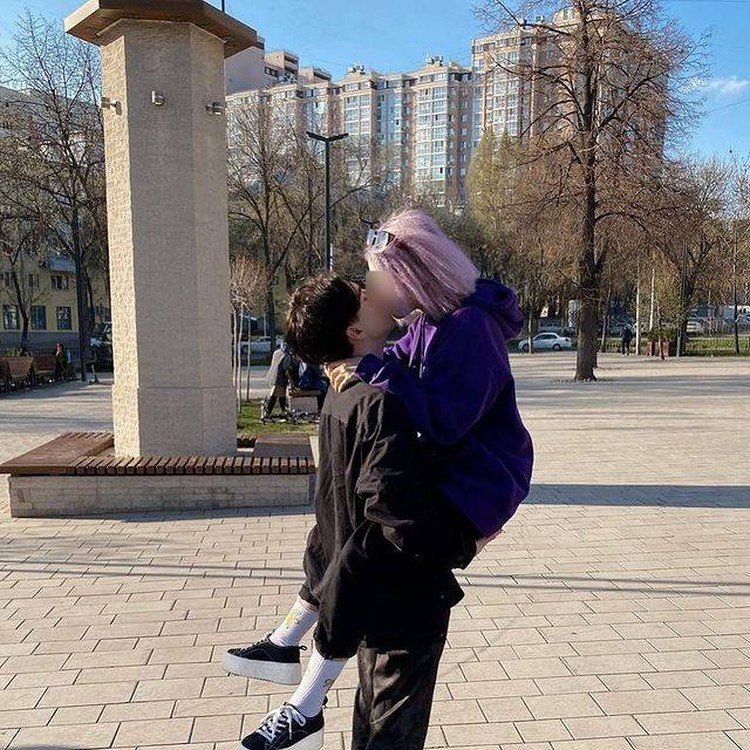 Подростки встречаются уже несколько месяцев. Фото: соцсети.