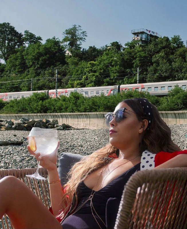 Лу из "Элиты" угодила на самый элитный пляж Краснодарского края