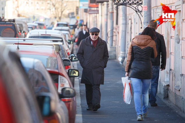 Легендарный режиссер вынужден практически умолять кинуть ему, кому сколько не жалко…