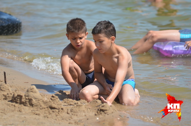 Сюда в основном приезжают родители с детьми: мелко, потому и не страшно.