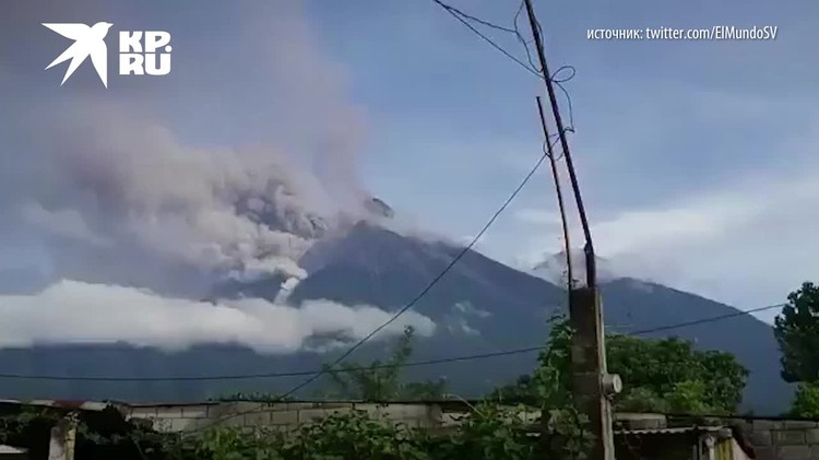 Извержение вулкана Фуэго началось в Гватемале