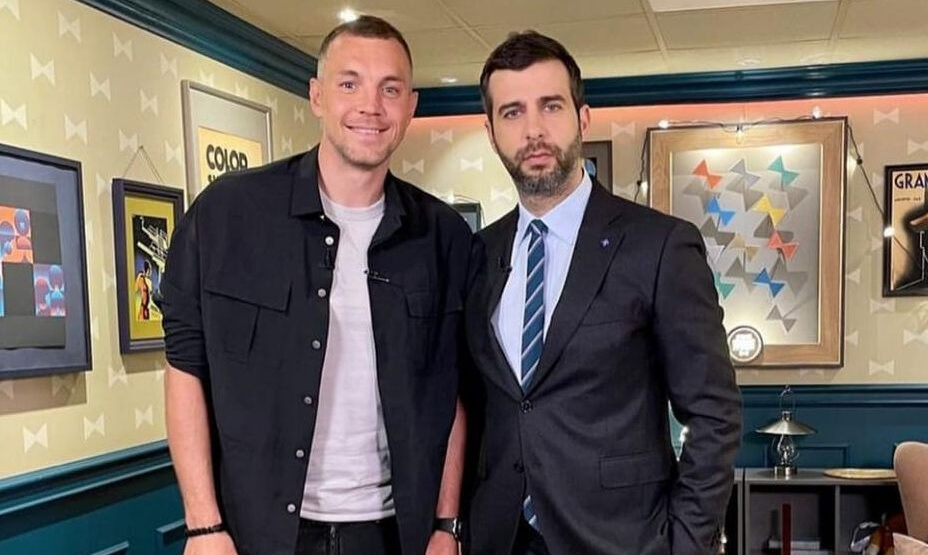 Нападающий петербургского «Зенита» и сборной России Артем Дзюба с телеведущим Иваном Ургантом