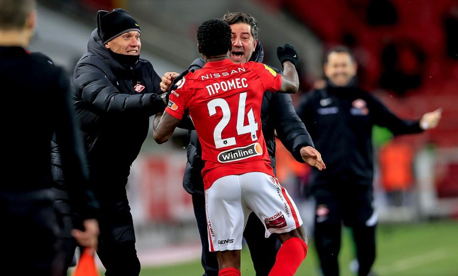 Артем Ребров, Руй Витория и Квинси Промес радуются долгожданной победе «Спартака». Фото: ФК «Спартак»