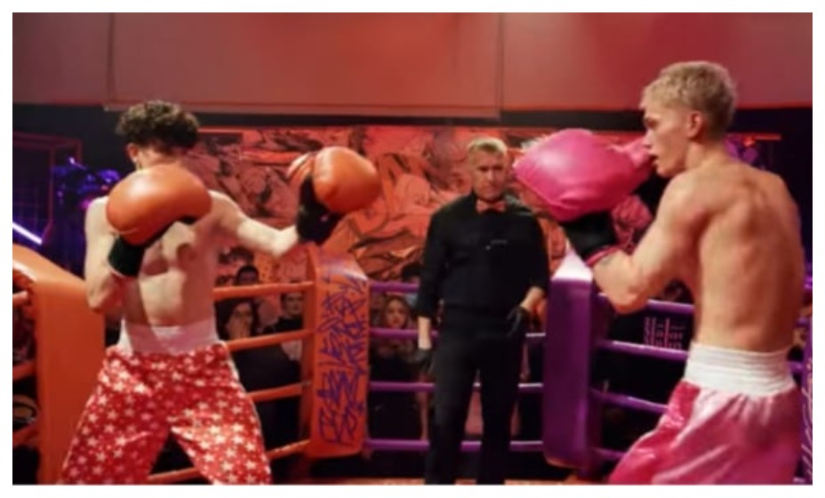 Тиктокер Даня Милохин провел бой с другом и блогером Артуром Бабичем. Фото: Скриншот Youtube