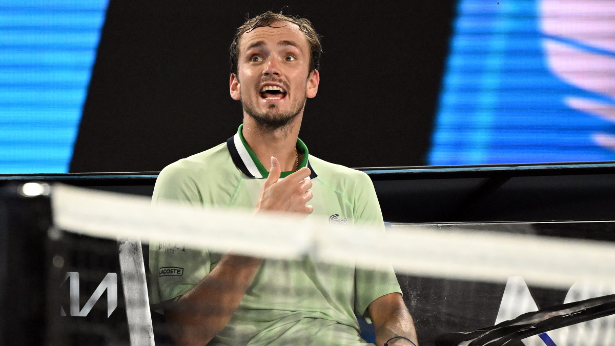 Даниил Медведев в финале АО-2022 сражался со всеми - с судьей, с залом, с самим собой. Фото: REUTERS