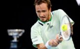 Медведев в судорогах отдал победу в Открытом чемпионате Австралии