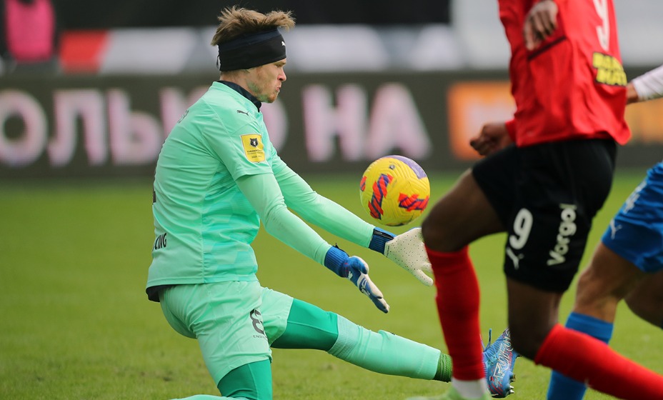 Вратарь «Сочи» Денис Адамов получил страшную травму в матче с «Химками». Фото: РПЛ