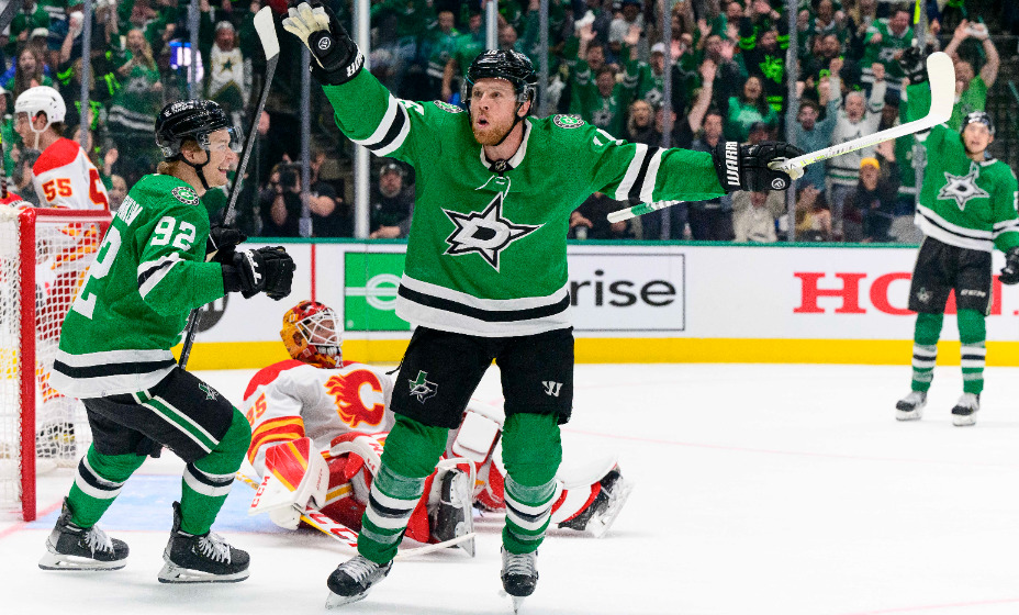 Владислав Наместников помог Джо Павелси забросить победный гол за «Даллас». Фото: Reuters