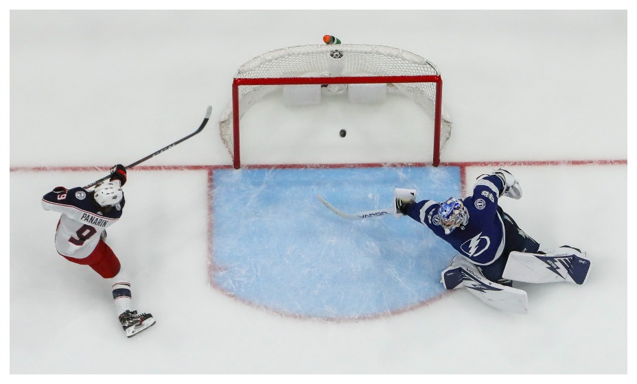 Артемий Панарин не один раз огорчал вратаря «Тампы» Андрея Василевского. Фото: Global Look Press