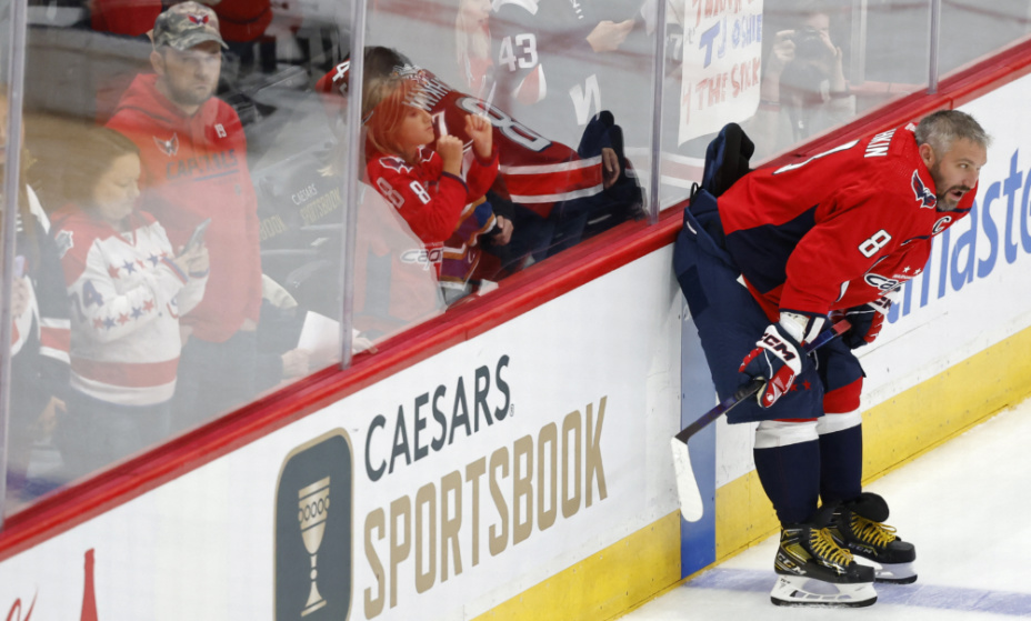 Так Овечкин Гретцки не догонит. Фото: Reuters