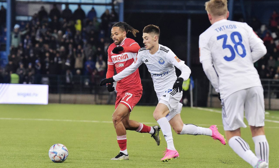 Тео Бонгонда собирал фолы, но победителя определяют по голам. Фото: соцсети ФК