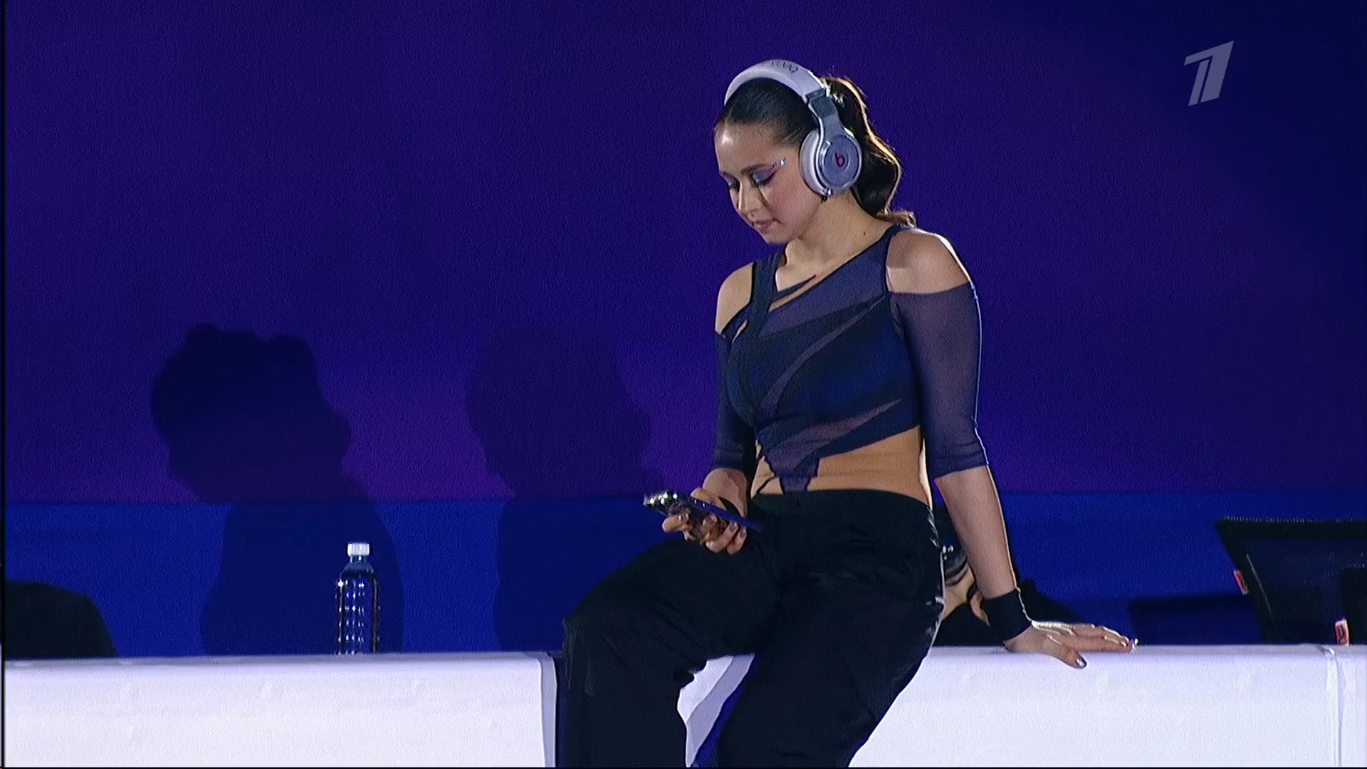 Камила Валиева выбирает треки, меняя композиции. Фото: стоп-кадр прямого эфира 