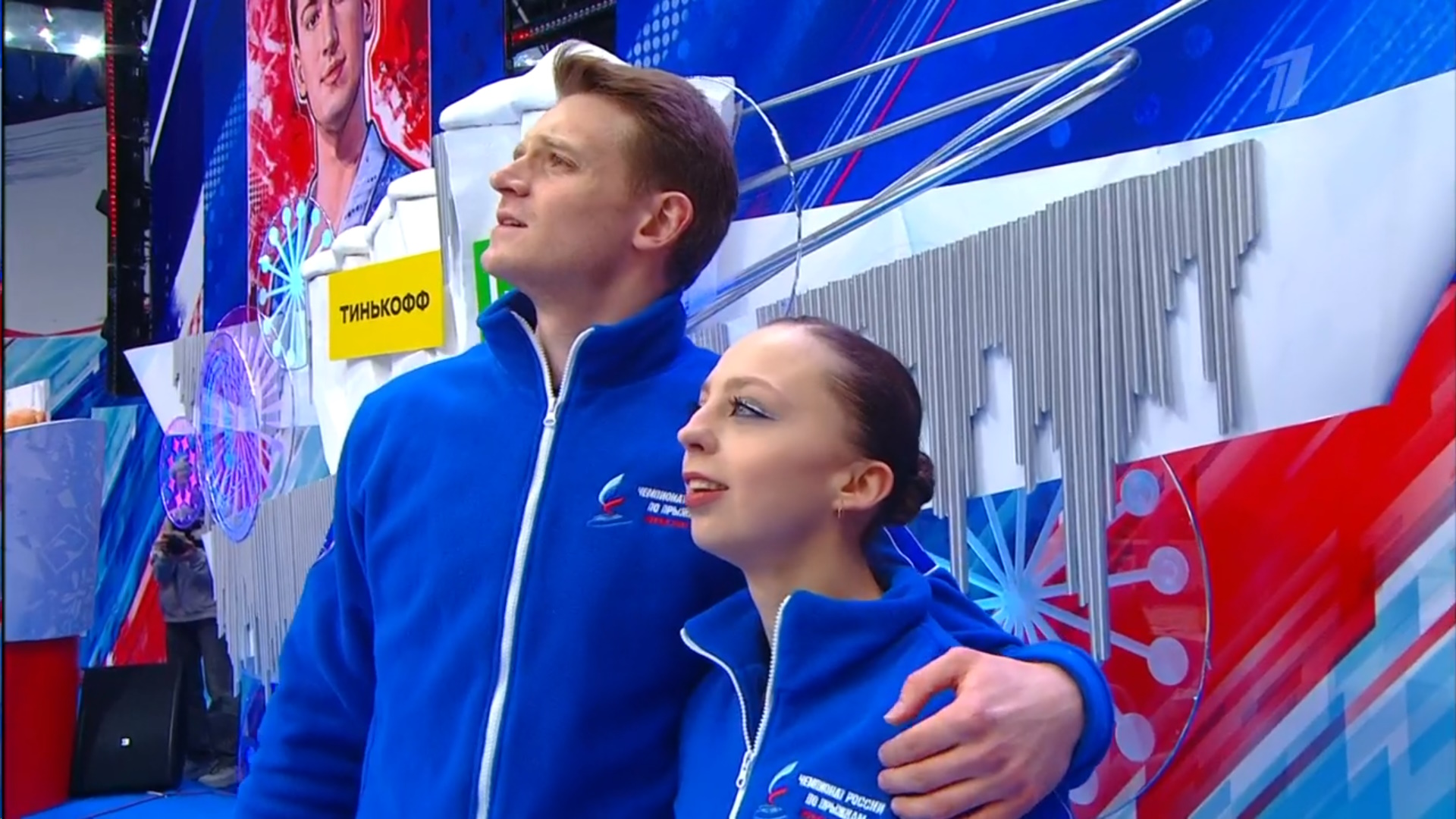 Козловский и Бойкова смотрят первые оценки за прокат. Фото: стоп-кадр прямого эфира