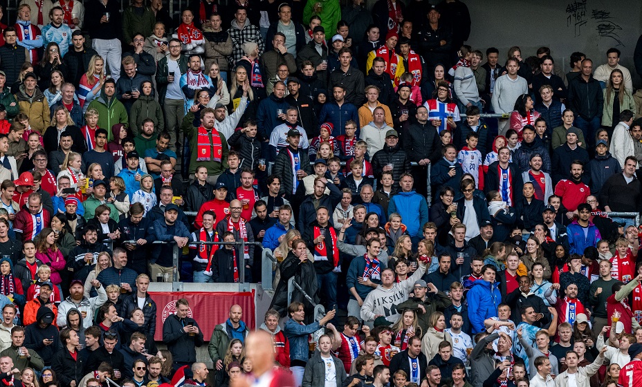 В Норвегии сорвали футбольный матч из‑за протестов фанатов против VAR. Фото: Global Look Press