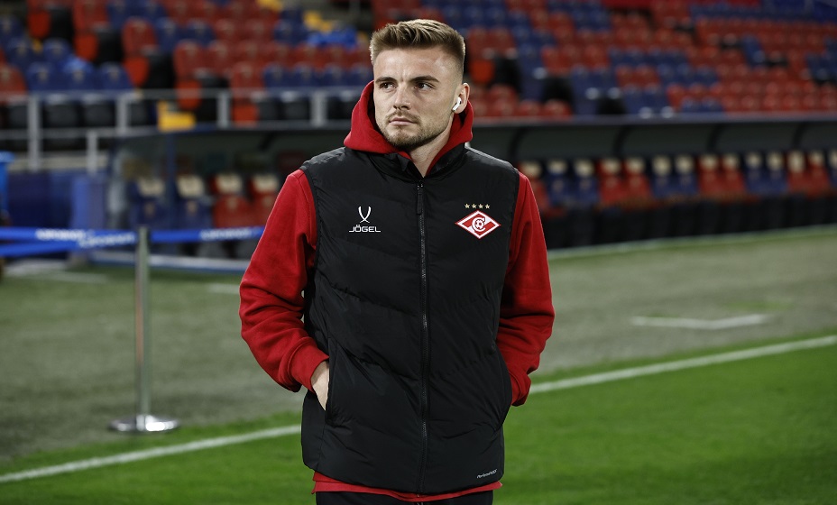 Олег Рябчук заработал пенальти в свои ворота уже на первых минутах игры. Фото: Global Look Press