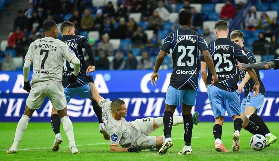 Полузащитник «Краснодара» Александр Черников отправляет мяч в ворота «Пари НН». Фото: Соцсети ФК «Краснодар»