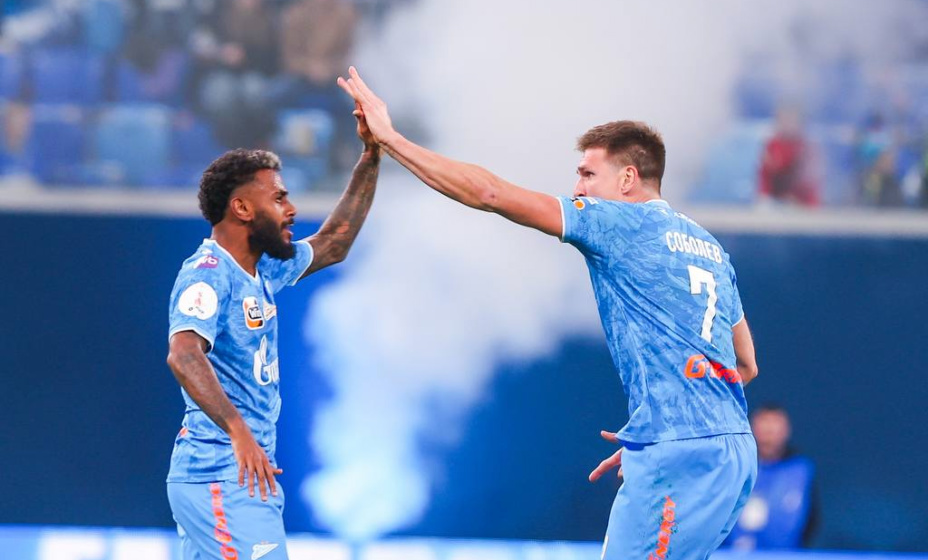 Без Вендела питерцы стали чаще использовать забросы на Соболева. Фото: ФК 