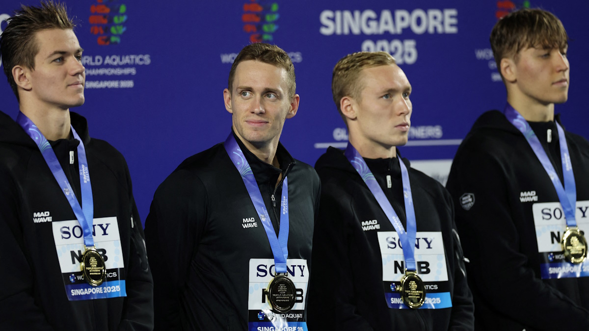 Сборная России едет домой чемпионом мира в мужской эстафете. Фото: REUTERS