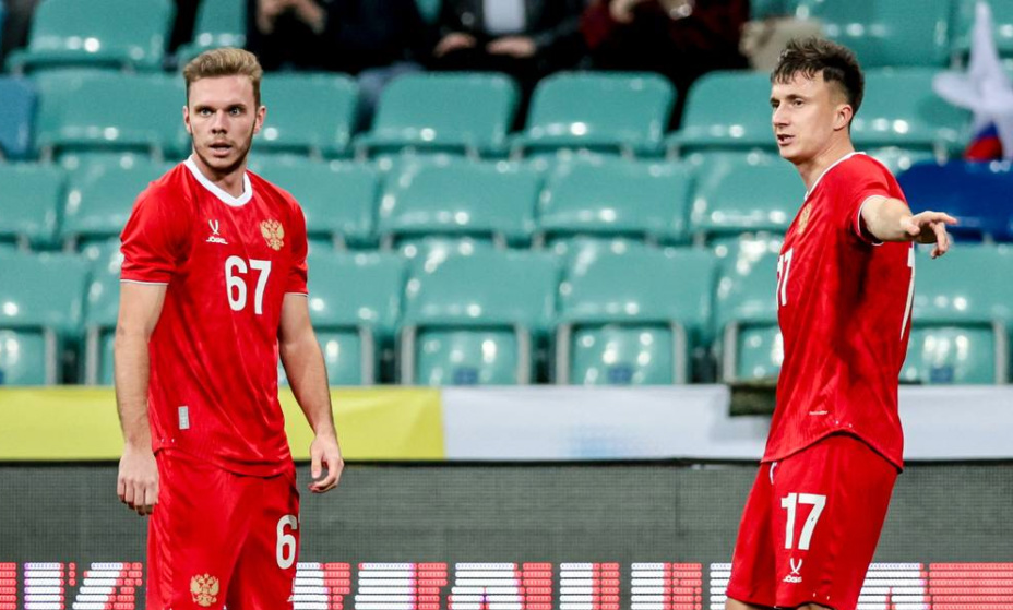 Глушенков и Головин так и не нашли дорогу к ворота Чили. Фото: РФС