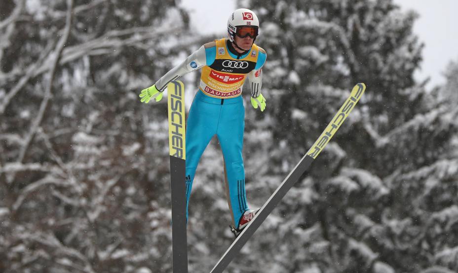 Для прыгунов с трамплина парусность костюма играет огромную роль. Фото: