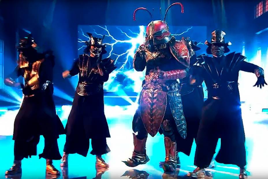 Бывший футболист Дмитрий Тарасов принял участие в шоу «Маска» в роли Жука. Фото: скриншот vkvideo.ru/@ntvmaska