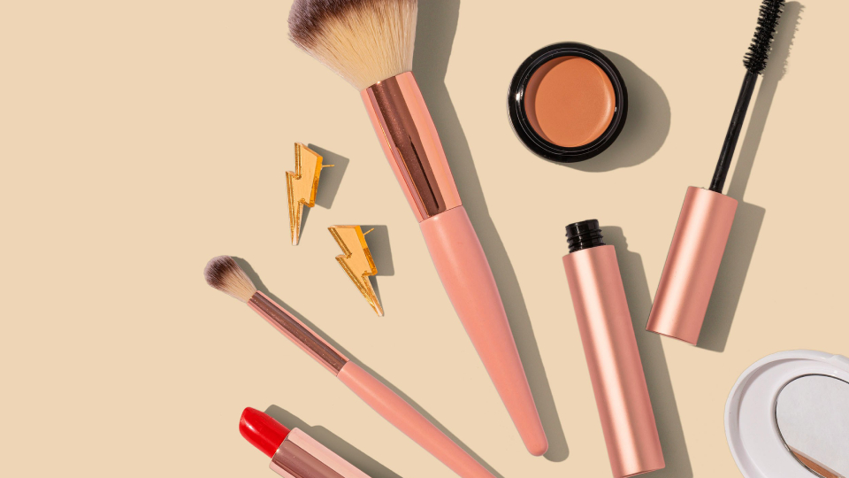 10 лучших интернет-магазинов косметики в 2025 году с доставкой по России