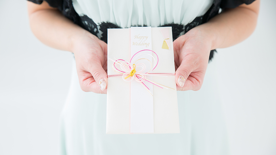 Сколько денег дарить на свадьбу в 2025 году