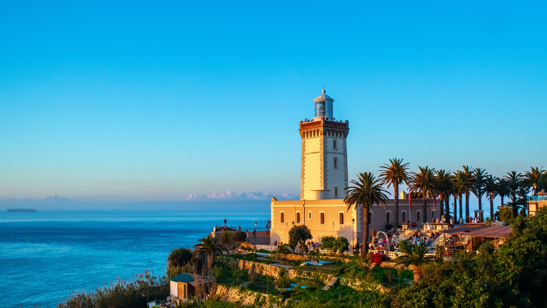 Маяк мыса Спартель на закате в Танжере.