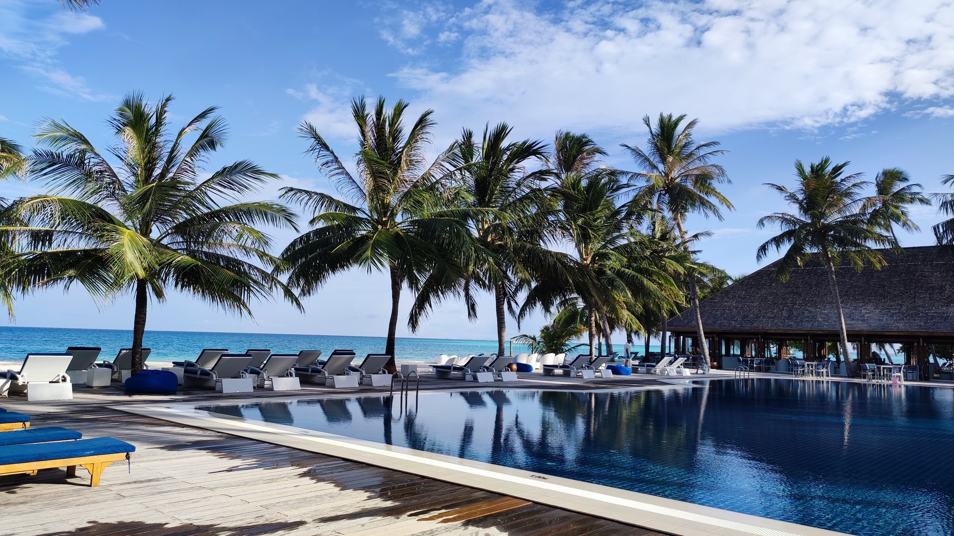 Отель Meeru Island Resort & Spa, Мальдивы.