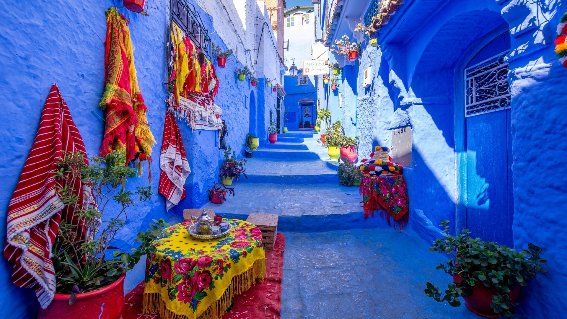 Яркая улица в Шефшауэн.