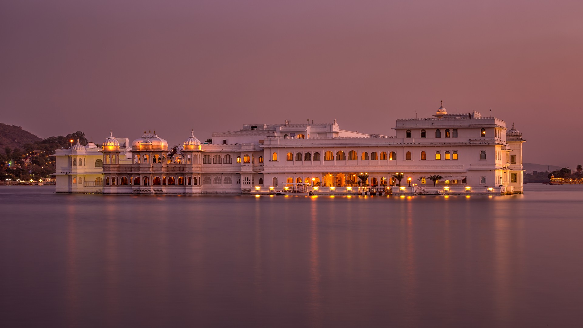 Озеро Пичола и отель Taj Lake Palace.