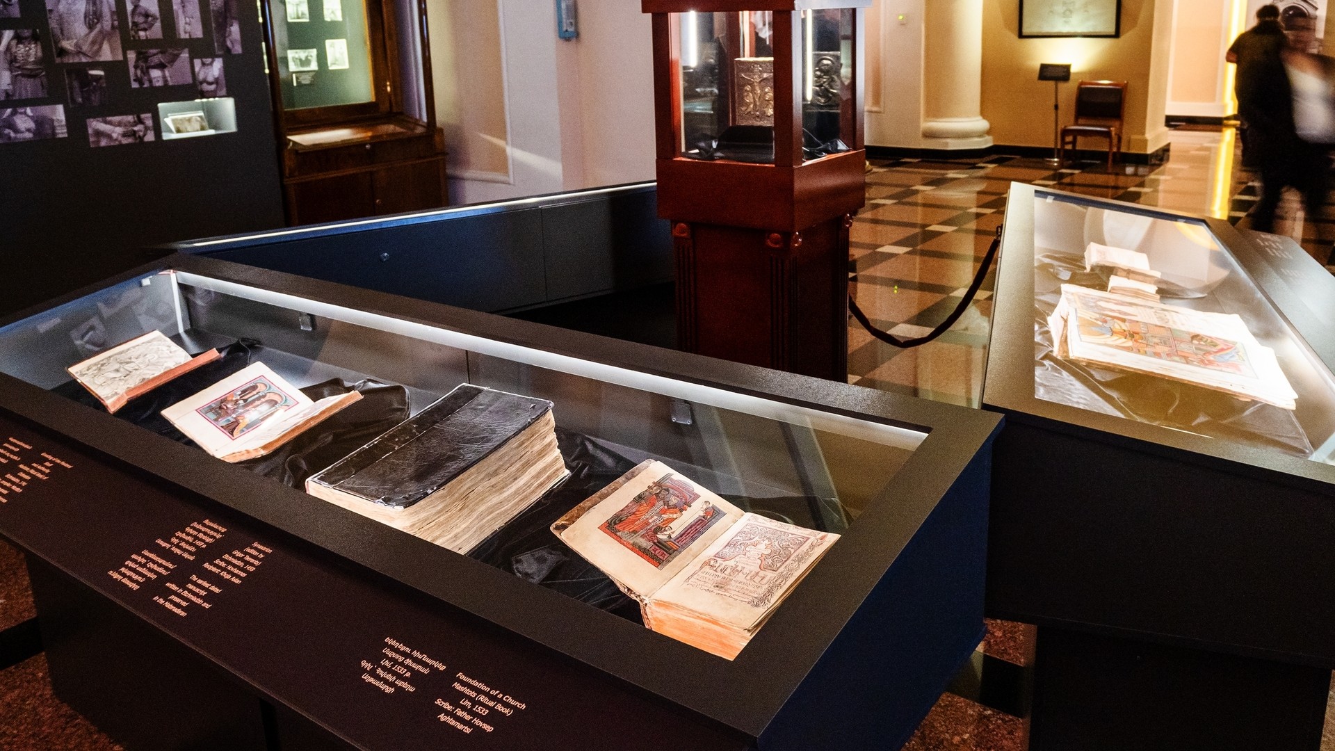 Музей Матенадаран, Ереван.