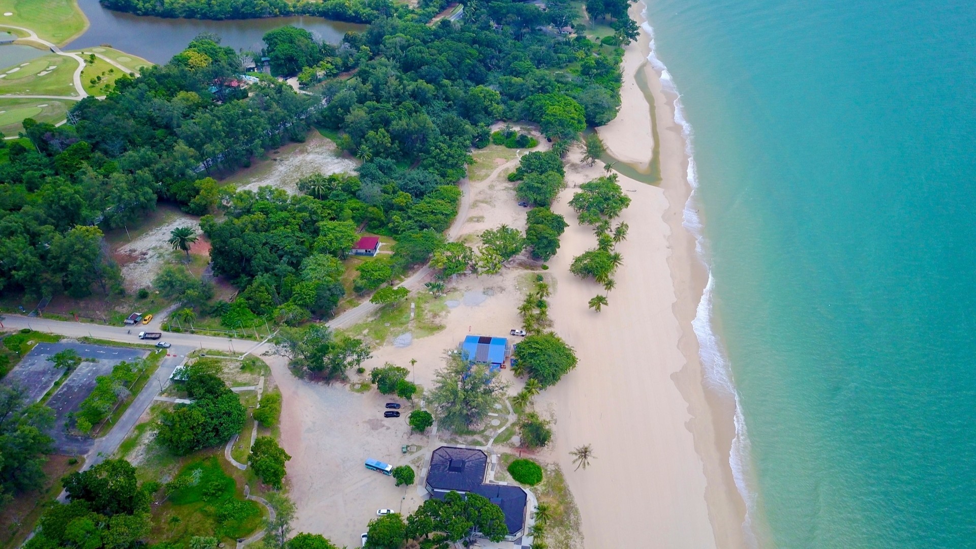 Длинный песчаный пляж вдоль Южно-Китайского моря, Десару Кост.