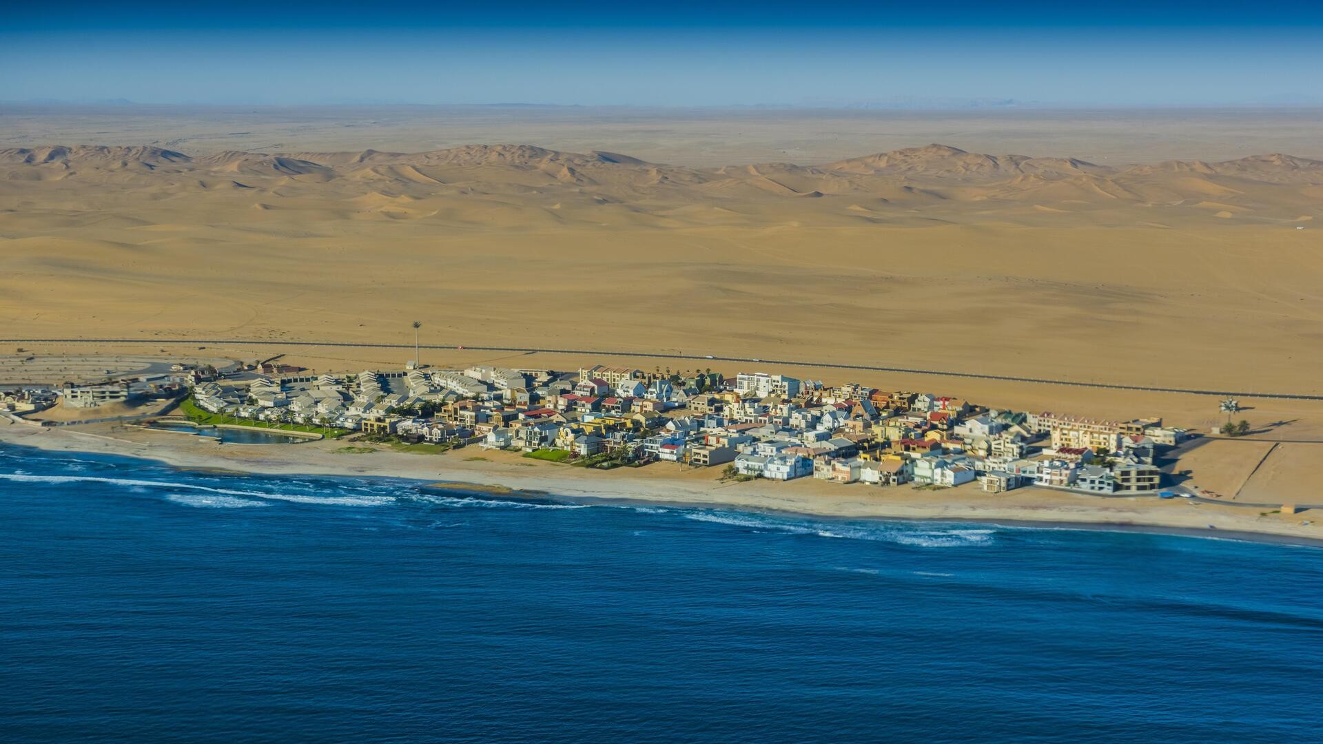 Лангстранд, между Атлантическим океаном и пустыней Намиб.