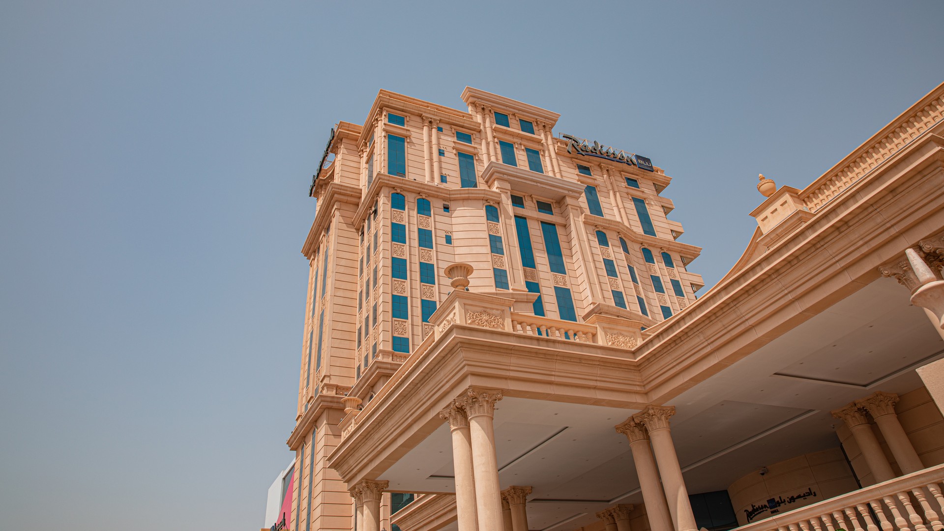Внешний вид Radisson Blu Hotel Jeddah Corniche в Джидде, Саудовская Аравия.