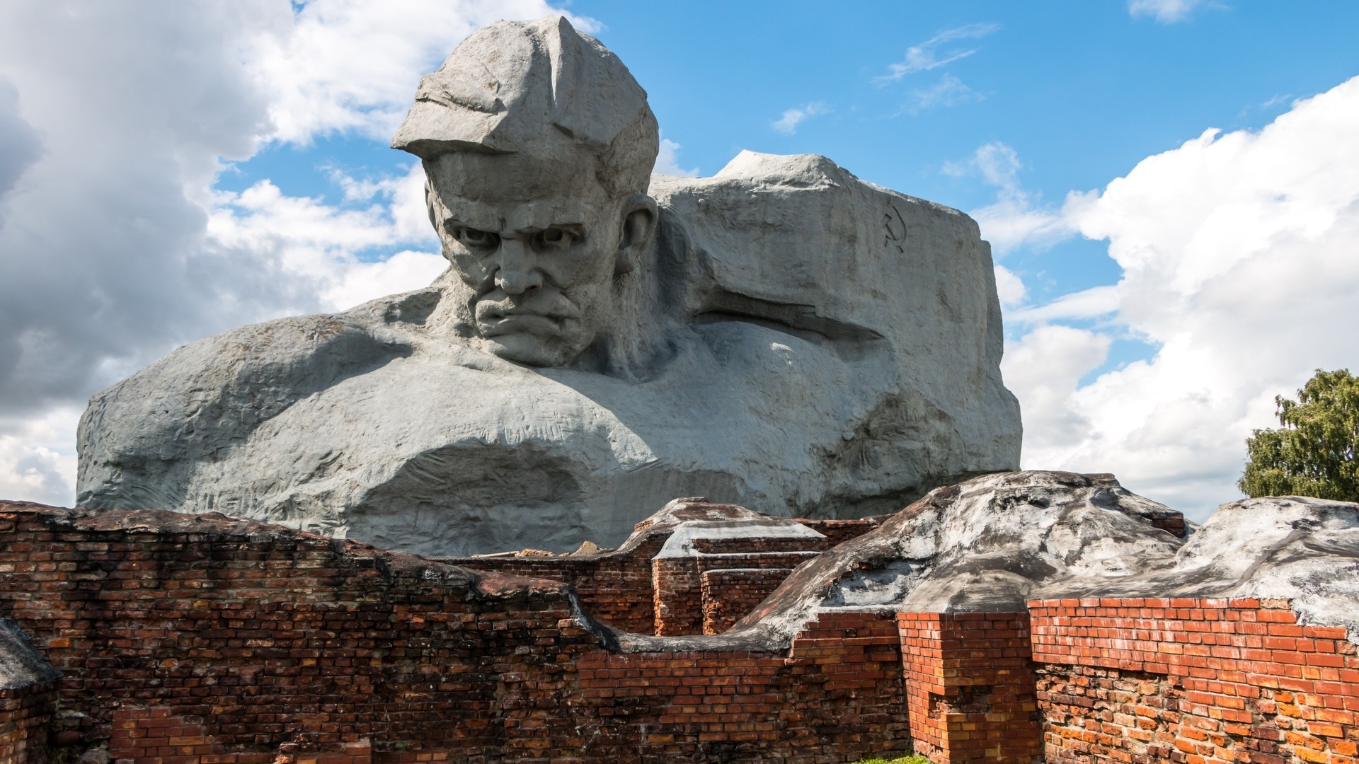Главный памятник «Храбрость на войне», Брестская крепость-герой, Беларусь.